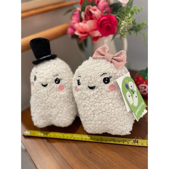 Halloween Sherpa Ghost Couple Decor - Picture 5 of 6